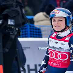 Lindsey Vonn defiant after injuring knee in horror crash: ‘My Olympic dream is not over’