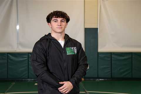Justin Powers using his sudden Carle Place wrestling stardom to chase state title, mentor others