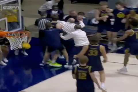 Notre Dame coach Micah Shrewsberry charged referee in wild scene after crushing loss
