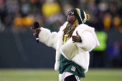 Lil Wayne Walks Back ‘Purple Nails’ Comments & Shows Love to Caleb Williams After Packers Loss..