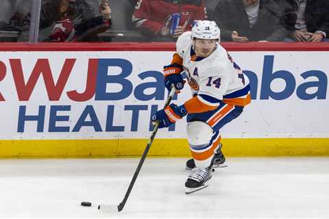 Rehabbing Bo Horvat set to stay in New York for rest of Islanders’ road trip