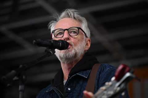 Billy Bragg Releases Fiery Anti-ICE Folk Song ‘City of Heroes’: ‘When They Murdered Our Sister/ I..
