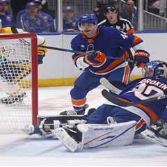 Islanders waste strong start in sloppy loss to Predators as three-game winning streak ends