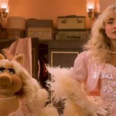 Miss Piggy Addresses Whether She & Sabrina Carpenter Have ‘Made Up’ After Concert Arrest