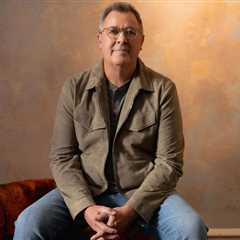 Vince Gill Talks His EP Series ’50 Years From Home,’ Collaborating With ERNEST, Jake Worthington &..
