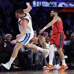 NBA All-Star helps save Barack Obama from gnarly Nikola Jokic collision