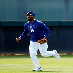 Finally healthy, Teoscar Hernandez is aiming for a Gold Glove