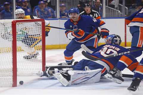 Islanders waste strong start in sloppy loss to Predators as three-game winning streak ends