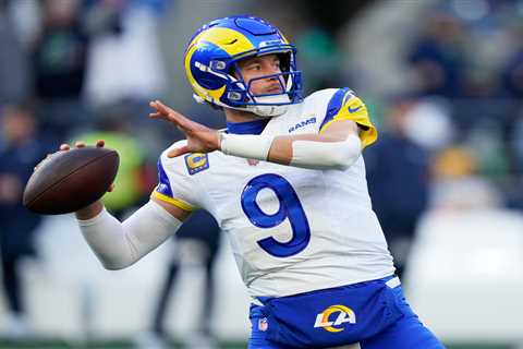 Matthew and Kelly Stafford grace the red carpet before NFL Honors ceremony