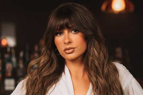 Ella Langley’s ‘Choosin’ Texas’ Hits No. 1 on Country Airplay Chart