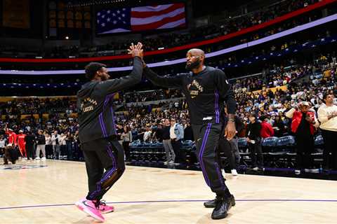Bronny James leads Lakers pregame ritual in place of LeBron during viral moment vs. Spurs