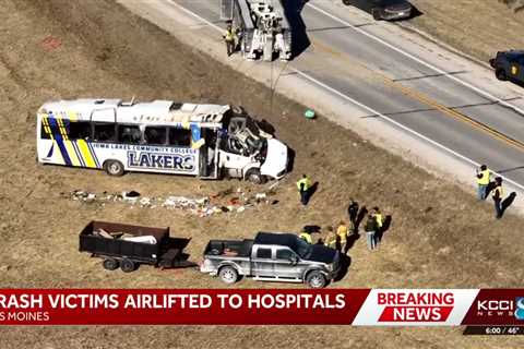 One dead, 32 injured after Iowa Lakes Community College baseball team bus crashes