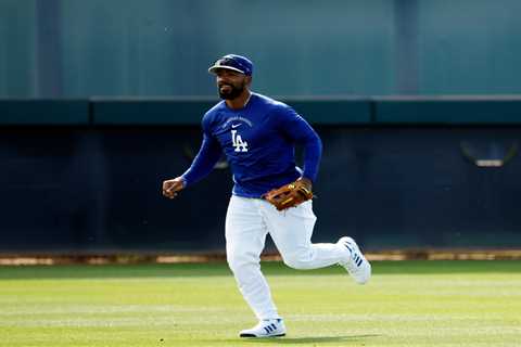 Finally healthy, Teoscar Hernandez is aiming for a Gold Glove