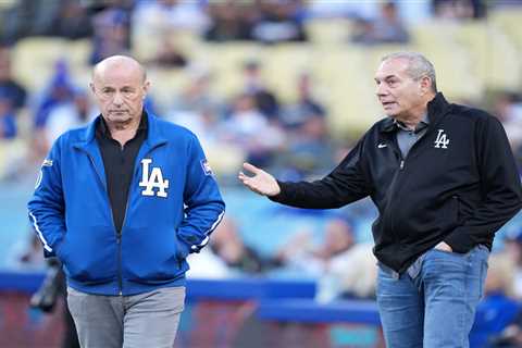 Lakers hire Dodgers exe to replace longtime president of business operations