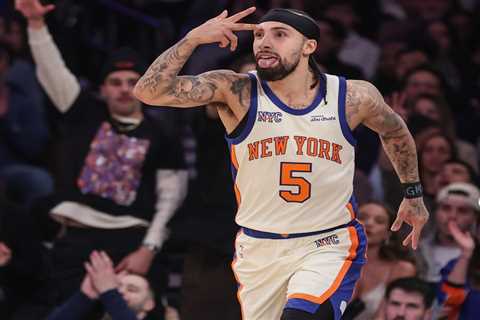 Jose Alvarado sparks Knicks comeback and hears chants from crowd