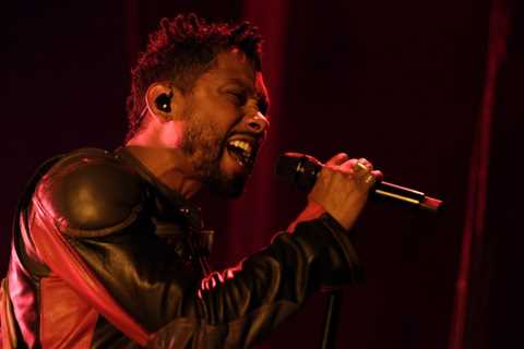 Miguel Leads ‘ICE Out’ Chant at NYC Show: ‘In Solidarity With the People’