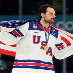 How Maple Leafs fans reacted to Auston Matthews at first home game since USA’s win over Canada