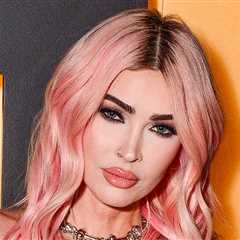 Megan Fox Posts Busty Snaps, Reaffirms She's Bisexual