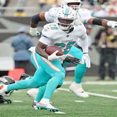 De’Von Achane is the one star player Dolphins won’t trade in mass exodus
