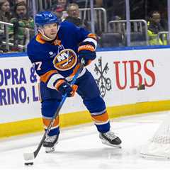 Tony DeAngelo to miss 1-2 weeks in Islanders crusher during playoff push