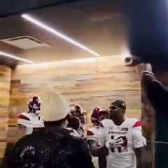 Former Chiefs Super Bowl champ gets into halftime fight with UFL fans — then scores touchdown