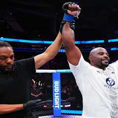 UFC’s Tyrell Fortune called back to Octagon after announcer declares wrong winner in wild scene