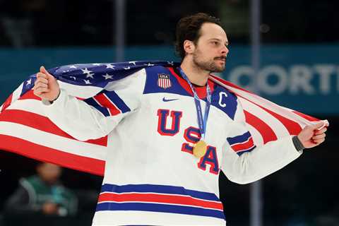 How Maple Leafs fans reacted to Auston Matthews at first home game since USA’s win over Canada