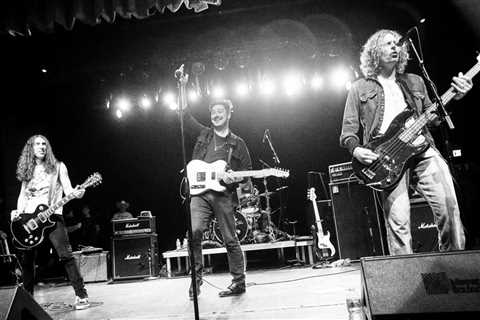 Mumford & Sons Bring Out Hozier for Surprise ‘Rubber Band Man’ Performance on ‘SNL’