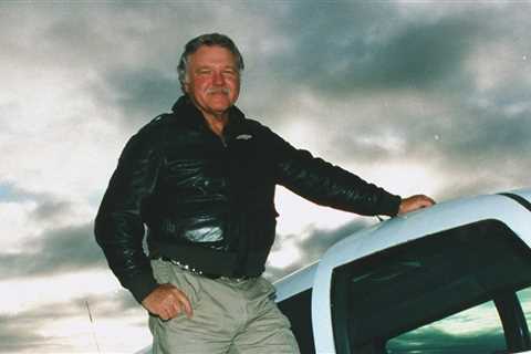 Bo Gritz, Former Green Beret Who Inspired 'Rambo,' Dead at 87