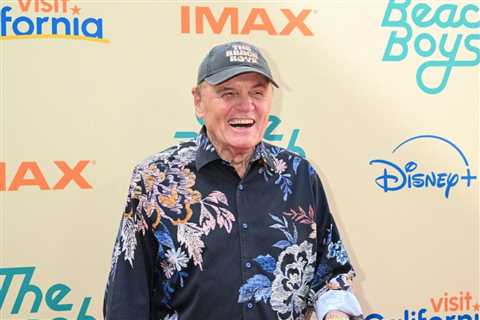Longtime Beach Boys Member Bruce Johnston Retiring From Touring After Six Decades