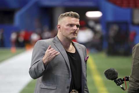 ESPN’s Adam Schefter complains about Pat McAfee’s WiFi during NFL free agency show