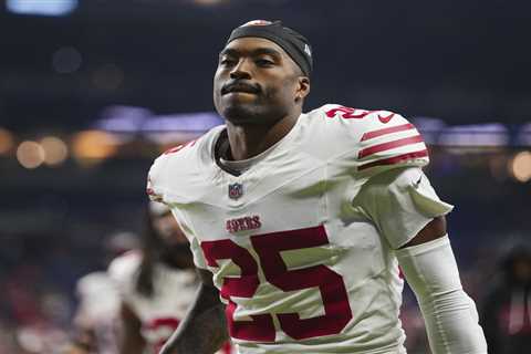 Jason Pinnock returns to a very different version of the Giants with one-year deal