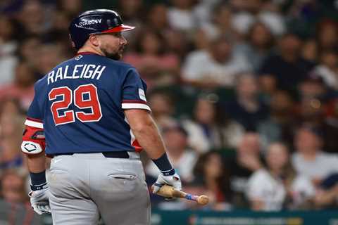 Cal Raleigh snubbing another Mariners teammate during World Baseball Classic comes with twist