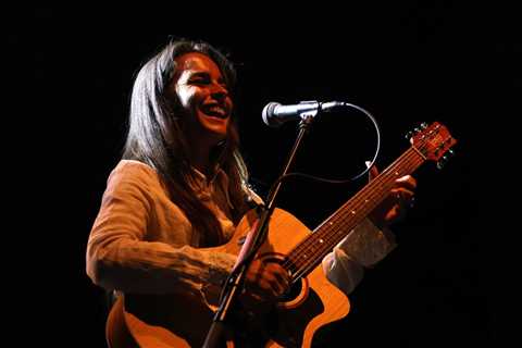 Australia’s Steph Strings Wows Brooklyn Crowd During Her First World Tour: 5 Best Moments