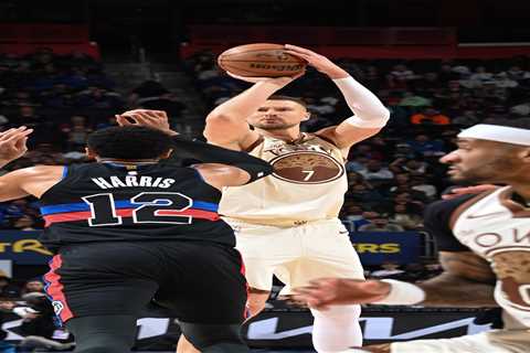 Warriors lose Kristaps Porzingis, commit 26 TOs in blowout loss to Pistons