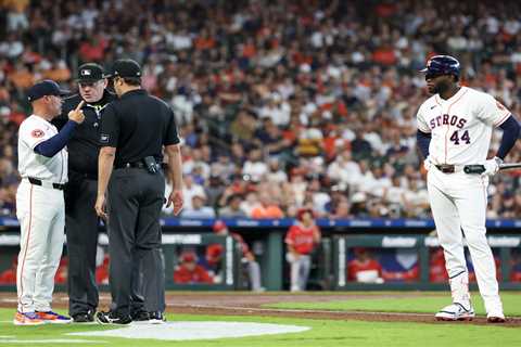 Houston roof takes away likely Yordan Alvarez home run in bizarre scene