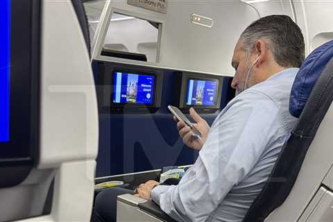 Senators Ted Cruz, John Thune Leave D.C. Amid Government Shutdown