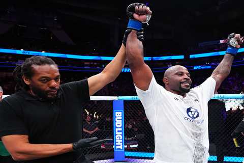 UFC’s Tyrell Fortune called back to Octagon after announcer declares wrong winner in wild scene