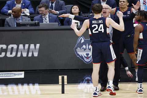Duke broadcaster calls for technical foul on UConn after season-ending dagger