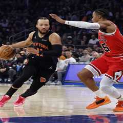 Knicks crush lowly Bulls to clinch third consecutive 50-win season