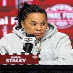 Dawn Staley set example with classy handling of Geno Auriemma’s Final Four blowup