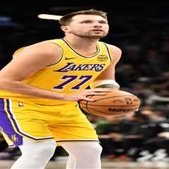 Short-handed Lakers searching for new 9-man postseason rotation