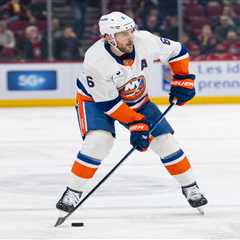 Islanders open Pete DeBoer era fighting for their playoff lives