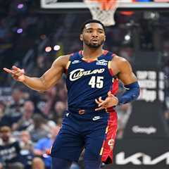 Donovan Mitchell powers Cavaliers past Raptors to take early series lead