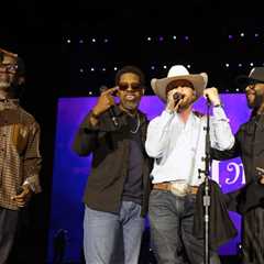 Cody Johnson Brings Out Boyz II Men for ‘On Bended Knee’ at Stagecoach 2026