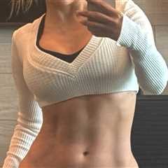 Guess Who This Singer Is Showing Off Her Toned Body!