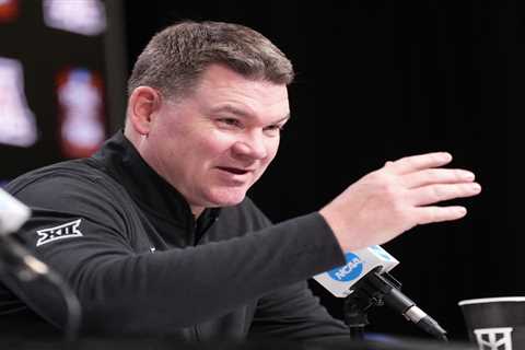 Arizona’s Tommy Lloyd keeping mum as UNC rumors swirl: ‘Nothing is distracting me’