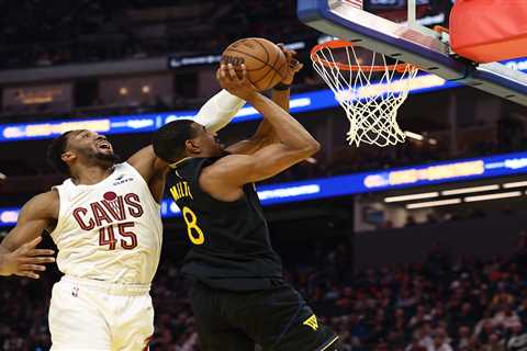 Warriors run out of gas against Cavs in possibly last game without Curry