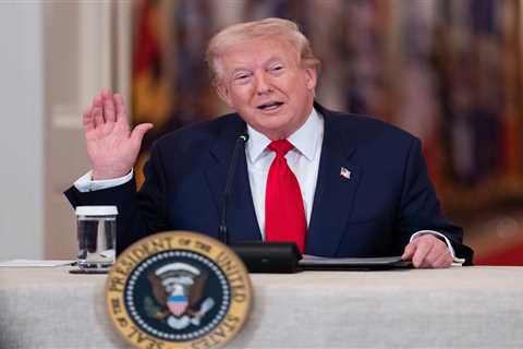 Trump issues widespread NIL executive order in attempt to fix college athletics