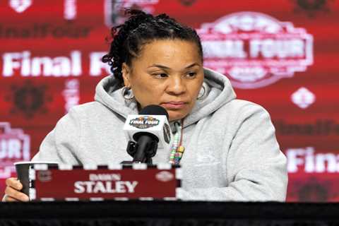 Dawn Staley set example with classy handling of Geno Auriemma’s Final Four blowup